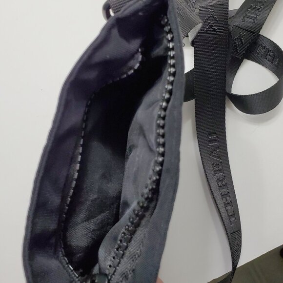 NWOT Thread Wallets - Black - Pocket Sling Bag Adjustable Strap - Picture 6 of 7